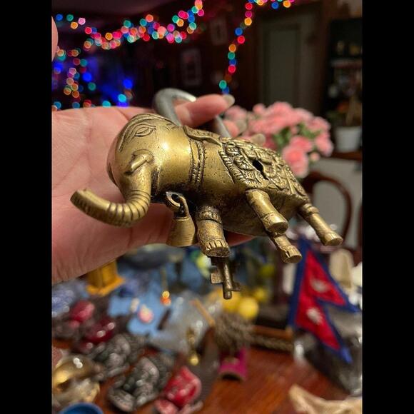 Elephant style brass padluck with 2 keys - Picture 3 of 7